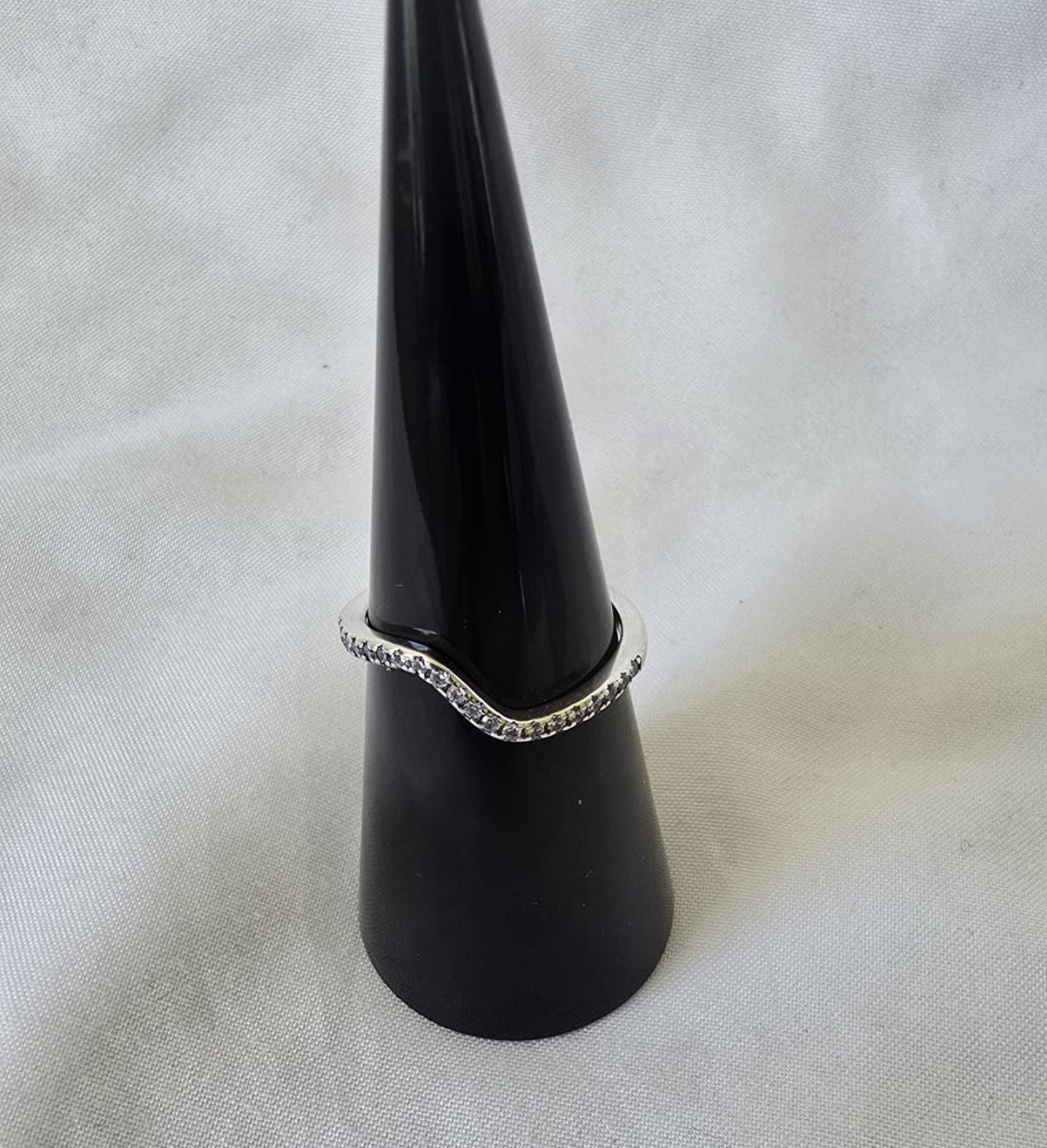 Wave zirconia ring